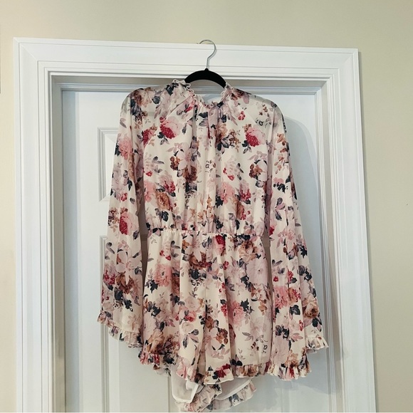 Pants - Floral long sleeve romper in large never worn